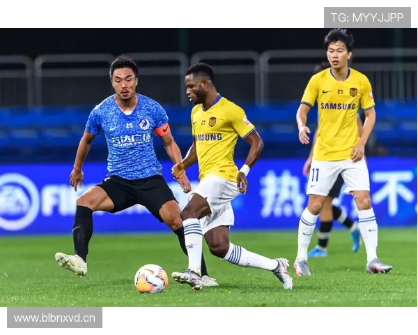 坎特与马克莱莱：防守型后腰的传承与战术对比