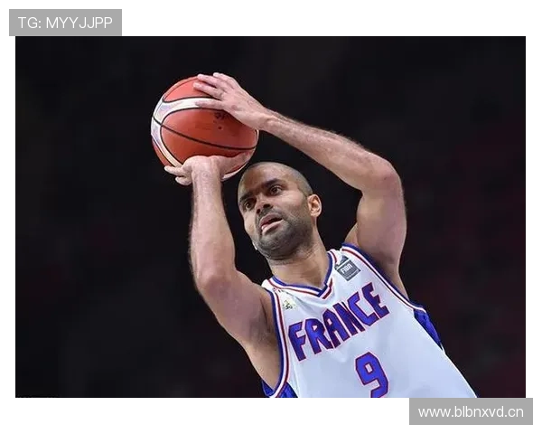 托尼·帕克利用挡拆加速突破，提升季后赛关键时刻组织效率